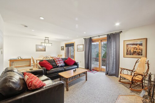 Tahawus 74I - A Cozy Adirondack Retreat 2 Bedroom Townhouse by The Summit at Gore Mountain