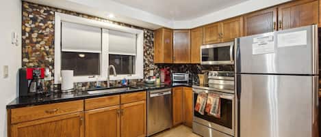 Townhome, 2 Bedrooms | Private kitchen | Fridge, oven, coffee/tea maker, toaster