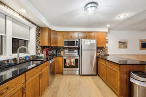Private kitchen - Hudson 76i - A Stylish Mountain Retreat 2 Bedroom Townhouse by The Summit at Gore Mountain (North Creek)