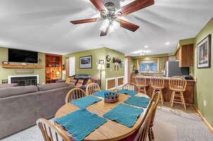 Townhome, 2 Bedrooms | Dining