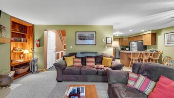 Townhouse, 2 kamar tidur | Area keluarga | Smart TV dan layanan streaming