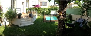 Pool - Air-conditioned family home with heated pool. (Marseille)