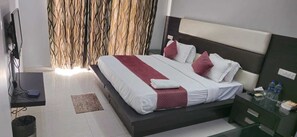 Desk, laptop workspace, free WiFi - Royal Inn (Gurugram)