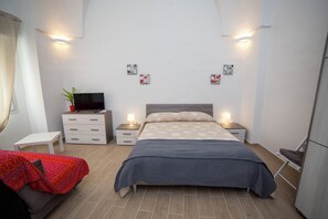 1 habitación, tabla de planchar con plancha, wifi gratis y ropa de cama 
