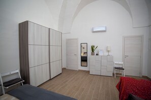 1 habitación, tabla de planchar con plancha, wifi gratis y ropa de cama 