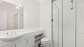 Shower - Glassaugh - Point Lonsdale (POINT LONSDALE)