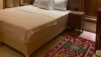 Comfort tweepersoonskamer, uitzicht op meer | Een laptopwerkplek, gratis wifi