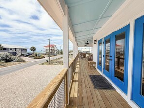 Terrace/patio - 7 Seas Ocean Breeze Sleeps Kitchens St George Island Pet Friendly Family (Eastpoint)
