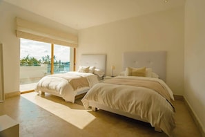 4 chambres, fer et planche à repasser, Wi-Fi, draps fournis
