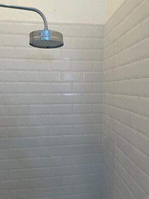 Dusche, Handtücher, Toilettenpapier