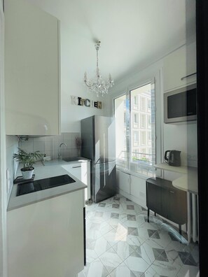 Mikrowelle, Ofen, Herdplatte, Geschirrspüler