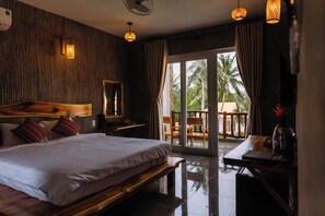 Habitación doble Deluxe, vista a la alberca | Ropa de cama de alta calidad y caja de seguridad en la habitación 