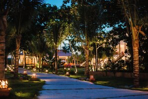 Front of property – evening/night - Charm Hon Rom Villas Resort (Phan Thiet)