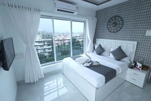 1 bedroom, desk, iron/ironing board, WiFi