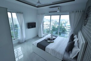 1 bedroom, desk, iron/ironing board, WiFi
