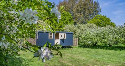 The Orchard Hut - One Bedroom House, Sleeps 2