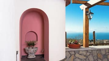 Apartamento panorâmico, vista para o mar | Terraço/pátio