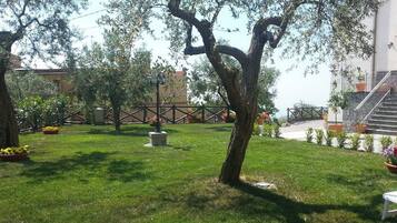 Comfort Apartment, Garden View | Terrace/patio