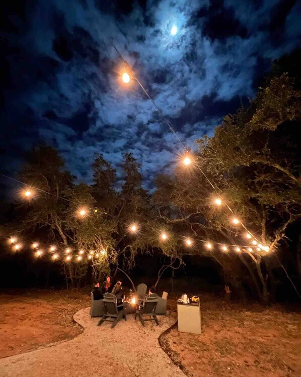 المنطقة المحيطة بالمنشأة