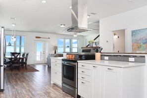 House, Multiple Beds (Sandpiper) | Private kitchen