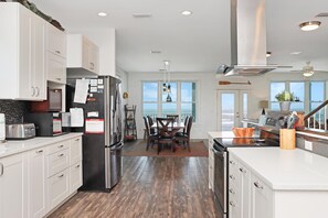 House, Multiple Beds (Sandpiper) | Private kitchen