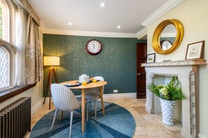 Dining - Unique Iconic Townhouse within Central Cathedral Quarter (Bury St Edmunds)