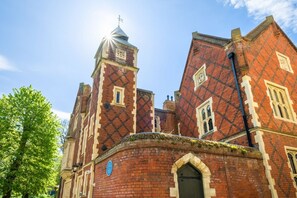 Exterior - Unique Iconic Townhouse within Central Cathedral Quarter (Bury St Edmunds)
