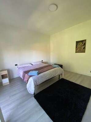 2 bedrooms, free WiFi, bed sheets - Between lakes and mountains a detached cottage with garden and view. (Gemonio)