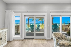 Maison mitoyenne, plusieurs lits (Beachside West Villa #2) | Coin séjour