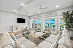 House, Multiple Beds (Beachside West Villa #2) | Living area