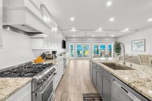 Maison mitoyenne, plusieurs lits (Beachside West Villa #2) | Cuisine privée