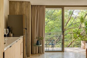 Fridge, microwave, oven, stovetop - King Loft with Balcony & Parque Mexico Views (Ciudad de México)