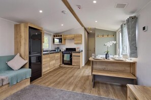 Cabin | Private kitchen | Fridge, microwave, oven, stovetop - Seaside Caravan in Eyemouth (Eyemouth)