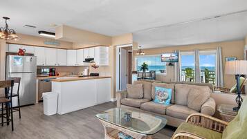 Casa, 1 cama King e sofá-cama (Capri by the Gulf 108 - Beachy Keen B) | Área de estar