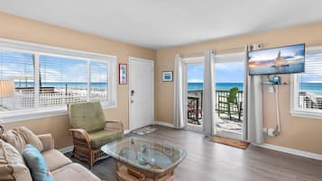 House, 1 King Bed with Sofa bed (Capri by the Gulf 108 - Beachy Keen B) | Living area