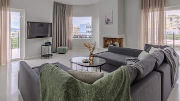 Departamento superior, vista a la ciudad | Área de sala de estar
