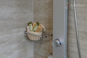 Superior Apartment, City View | Bathroom - Jaax Apartment Airport by Airstay (Spata-Artemida)