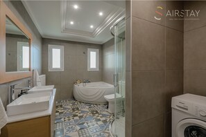Superior Apartment, City View | Bathroom