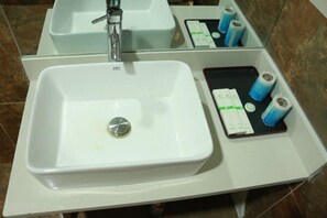 Bathroom - Lanting Hotel (Korla)
