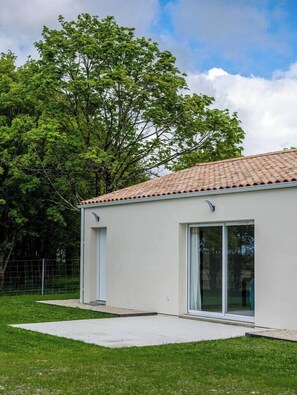 Exterior - GRÉZAC, this is your home. (Grézac)