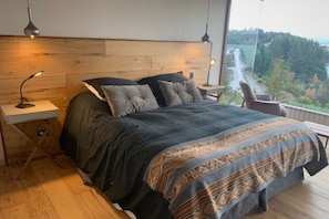 3 bedrooms, in-room safe, desk, iron/ironing board