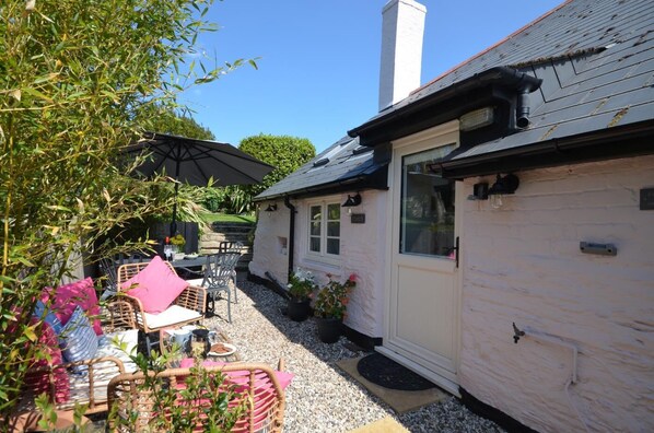 Outdoor dining - 3 Bed in Brixham (oc-r31919) (Brixham)