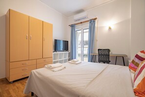 3 habitaciones, tabla de planchar con plancha, wifi y ropa de cama