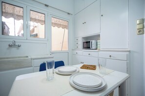 Dining - Spacious 3-Bedroom Apartment in Neos Kosmos by MPS (Athina)