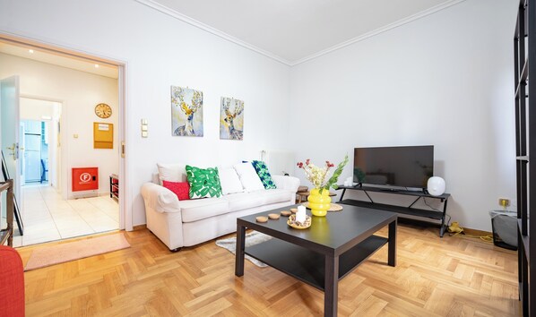 Living area - Spacious 3-Bedroom Apartment in Neos Kosmos by MPS (Athina)