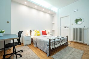 3 bedrooms, iron/ironing board, WiFi, bed sheets - Spacious 3-Bedroom Apartment in Neos Kosmos by MPS (Athina)