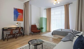 3 bedrooms, desk, iron/ironing board, free WiFi