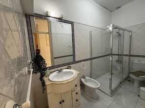 Deluxe Apartment, Private Bathroom, City View (Terrace Marquês) | Soundproofing, iron/ironing board, free WiFi - Terrace Marquês (Lisbon)