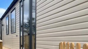 Cabin | Exterior detail - Findhorn Lodge - Peaceful - Sleeps 4 (Forres)