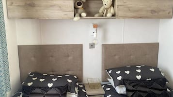 2 bedrooms, iron/ironing board, WiFi (free), bed sheets